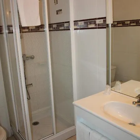 Hotel Les Tilleuls De Pareloup A Salles-Curan Room photo
